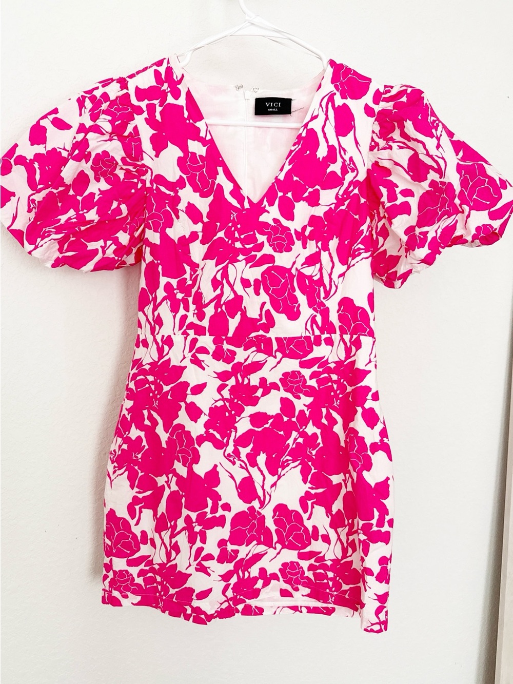 VICI Hot Pink & White Floral V-Neck Puff Sleeve Mini Dress